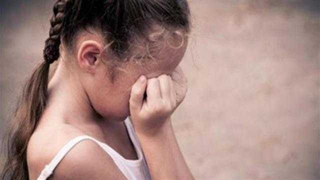 طفلة تكشف للنيابة تفاصيل قتل أمها على يد والدها: «بابا ضرب ماما بمطواة وجدي خنقها»