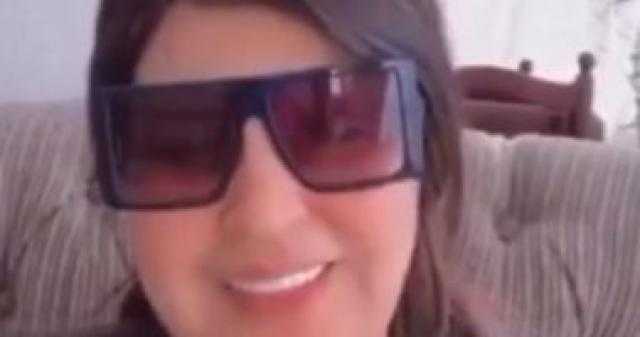 فيفى عبده تطلب الدعاء من جمهورها: أنا عيانة ومخبية عليكم (فيديو)