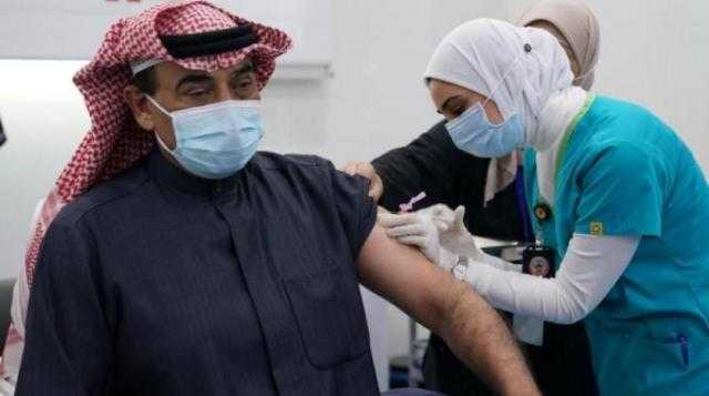 الكويت تطلق حملة للتلقيح ضد كورونا.. ورئيس الوزراء يتلقى أول جرعة