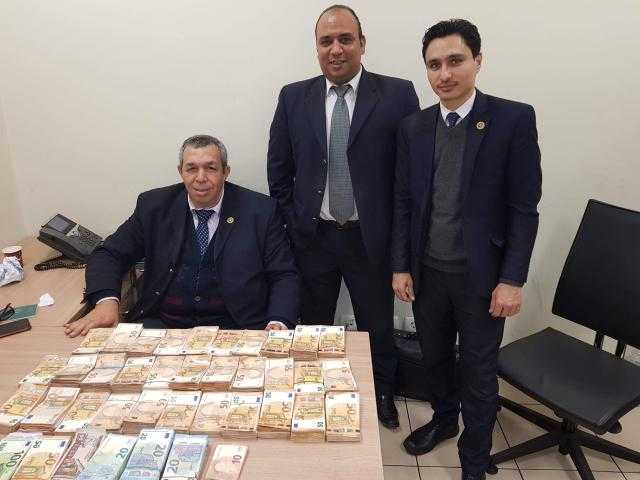 جمارك مطار القاهرة تضبط محاولة تهريب كمية من النقد الأجنبي