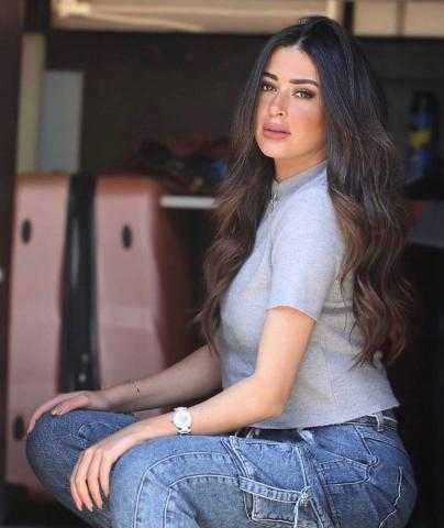 ميرنا نور الدين تتألق باللون الأسود في أحدث ظهور لها