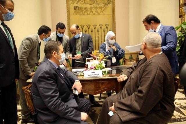 «النواب» ينتهي من تسليم الحقائب البرلمانية والكارنيهات لـ80 نائبًا