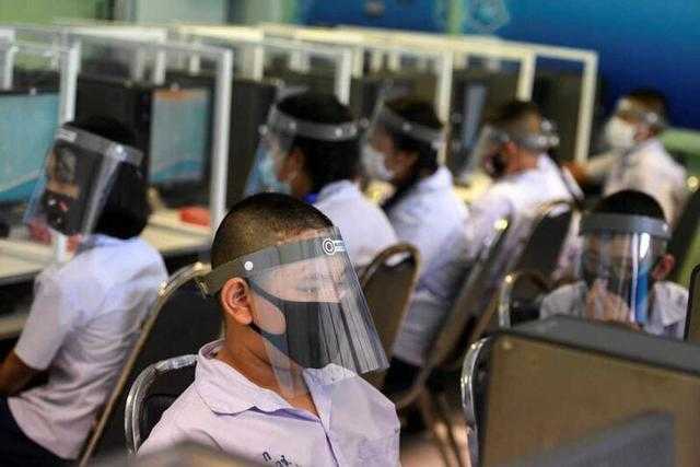 تايلاند تمدد إغلاق المدارس في بانكوك للحد من انتشار الفيروس