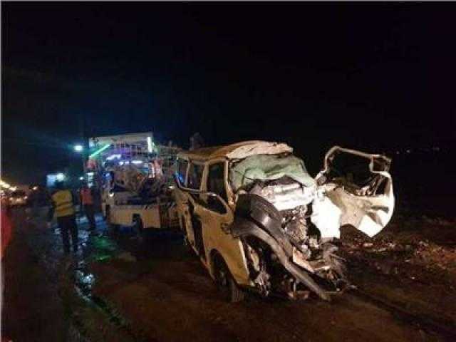تفحم شخصين وإصابة ثالث في تصادم سيارة بأسوان