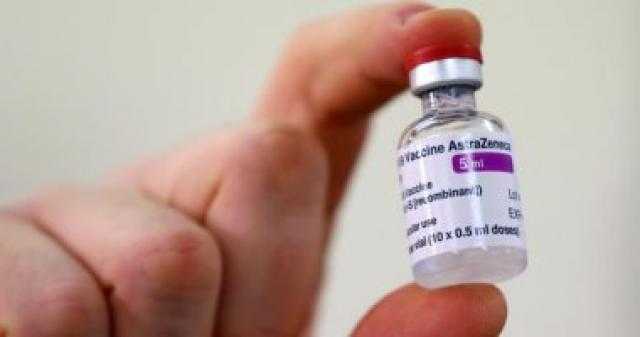 رئيس رومانيا يتلقى جُرعة من لقاح كورونا