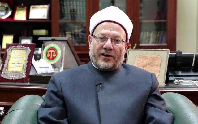 دار الإفتاء تعليقًا على انتشار وصفات علاج كورونا: النبي حذر من تَطبُّب غير الطبيب