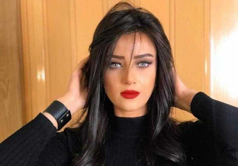 أقرب طريق لقلب الست.. 5 صور مثيرة لـ رضوى الشربينى
