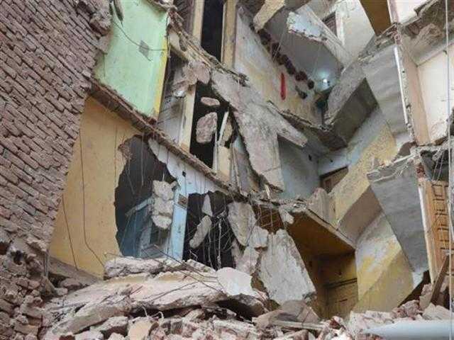 انهيار منزل مكون من 4 طوابق فى دمنهور بالبحيرة