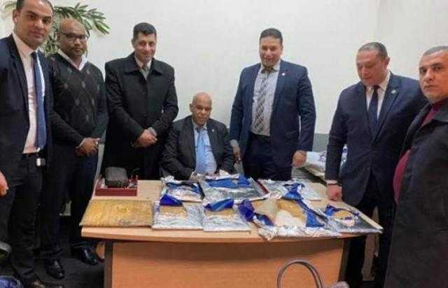 ضبط راكبين بمطار القاهرة حاولا تهريب 10 كيلو من مخدر الآيس