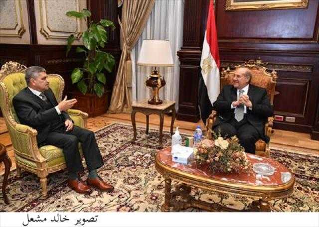 رئيس مجلس الشيوخ يعرب عن استعداده للتعاون مع هيئة قناة السويس