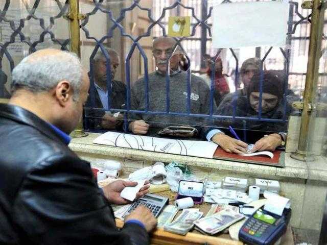 برلماني مطالبا بتخفيف معاناة أصحاب المعاشات: المواطن ينتظر من الفجر للعصر أمام البريد