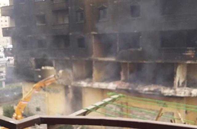 بدء هدم أجزاء من عقار الدائري المحترق