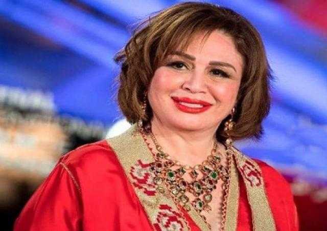 إلهام شاهين تنشر صور تسلمها جائزة أفضل ممثلة سينما في الوطن العربي لعام 2020