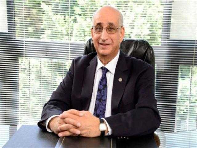 عضو بـ”الشيوخ” يعلق على تطبيق الضرائب الخاصة بمكافأت ”النواب”