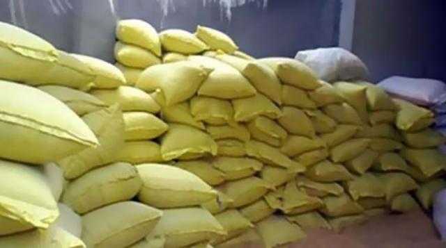 ضبط 4.8 طن أعلاف حيوانية مجهولة المصدر