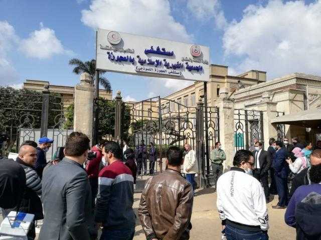 شاهد.. لحظة خروج جثمان يوسف شعبان من مستشفى العجوزة