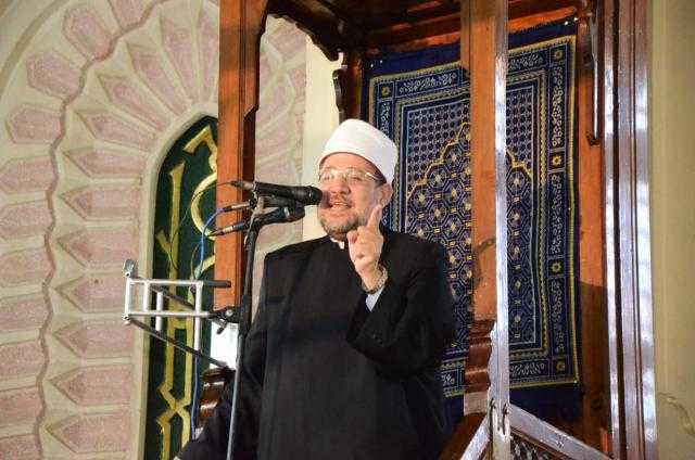 رحلة الإسراء ومكانة الحبيب.. وزير الأوقاف يلقي خطبة الجمعة من قنا.. صور