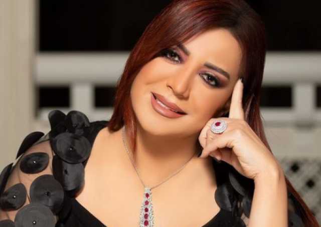 بشعر أحمر.. شكران مرتجى تحتفل باليوم العالمي المرأة