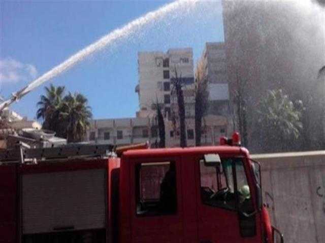 الدفع بـ15 سيارة إطفاء للسيطرة على حريق هائل بمصنع فى العبور