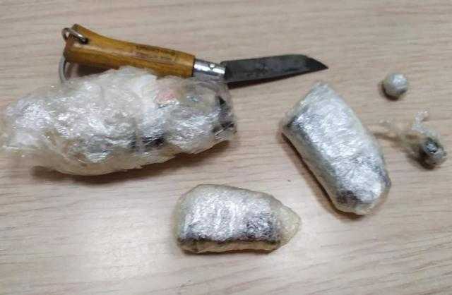 جمارك مطار القاهرة تحبط محاولة تهريب كمية من مخدر الحشيش