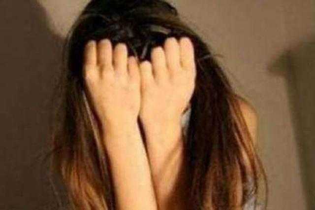 زوجة تطلب الخلع: «خايفة ابني يطلع زي أبوه»