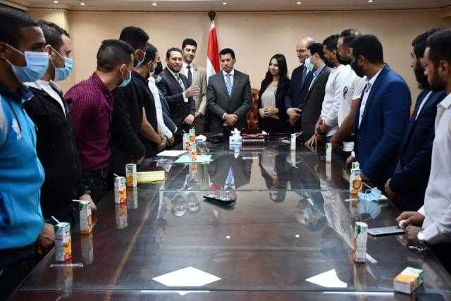 وفد من تنسيقية شباب الأحزاب يلتقى وزير الرياضة لبحث ملف المحافظات الحدودية