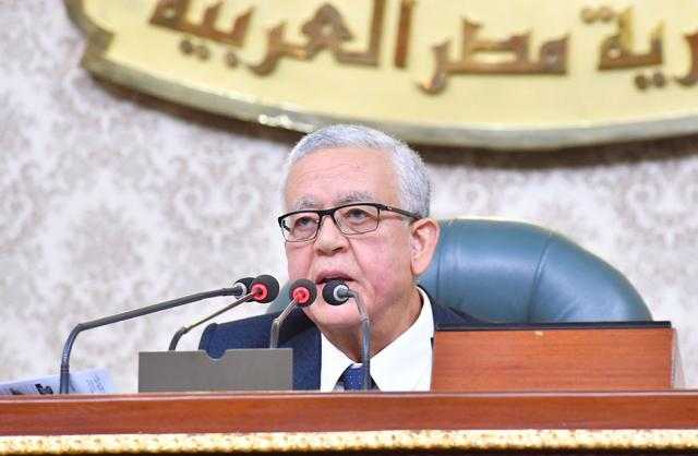 رئيس ”النواب” يدعو الأعضاء للوقوف دقيقة حدادًا على أرواح شهداء قطاري سوهاج