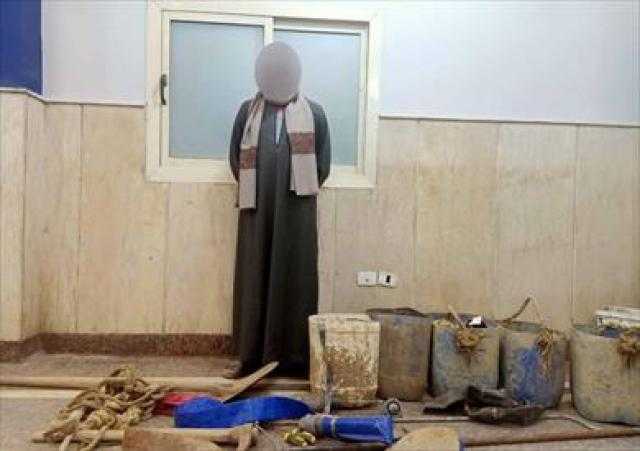 ضبط حداد بتهمة التنقيب عن الآثار داخل منزله في الفيوم