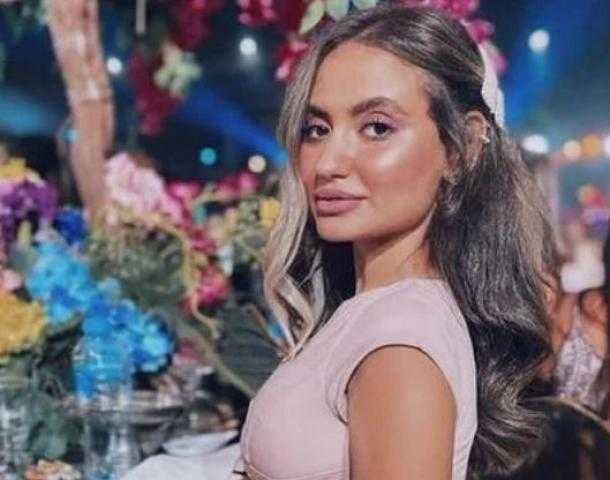 بميني جيب وبطن مكشوف.. لمى كتكت تتألق في العرض الخاص لفيلم ”تماسيح النيل”