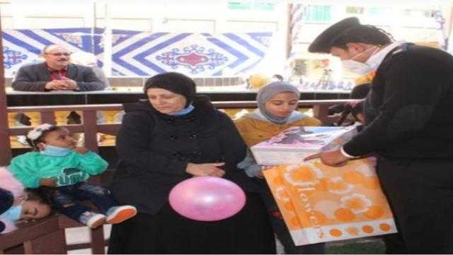 «الداخلية» تشارك الأطفال الاحتفال بـ«يوم اليتيم»