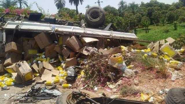 مصرع 3 أشخاص وإصابة 4 آخرين في تصادم سيارتين بقرية الحلة بإسنا جنوب الأقصر