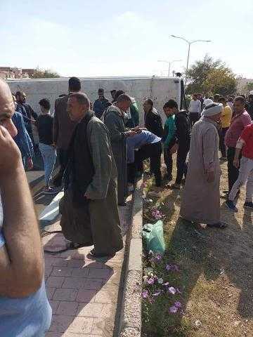إصابة 17 شخصا في انقلاب أتوبيس وردية بمدينة العاشر من رمضان.. صور