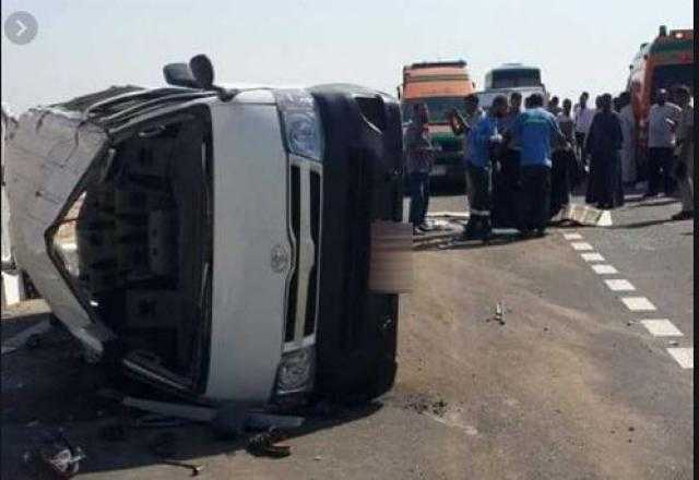 مصرع 3 وإصابة 10 فى انقلاب ميكروباص بالسويس