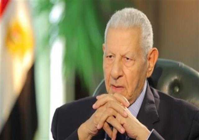 وزير الإعلام البحريني ينعي مكرم محمد أحمد: فقدنا رمزا للفكر المستنير