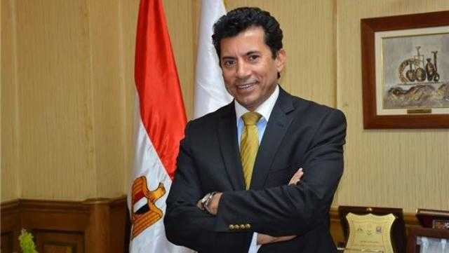 تحريات مكثفة لكشف ملابسات انقلاب سيارة وزير الرياضة على الطريق الصحراوي