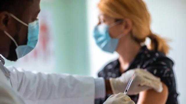 بلجيكا تخفض الحد الأدنى لسن لقاح أسترازينيكا إلى 41 عاما