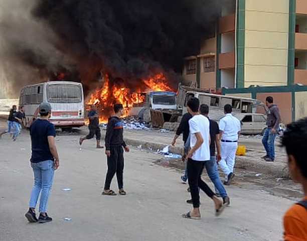 12 سيارة إطفاء للسيطرة على حريق 9 سيارات ميكروباص و2 ملاكى بشبرا الخيمة