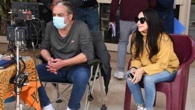 أحمد نادر جلال يحتفل بانتهاء تصوير مسلسل «كوفيد 25»