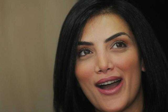 أناقة حورية فرغلي تخطف الأنظار في”التاسعة ”
