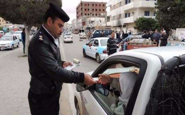 سحب 3267 رخصة سيارة لعدم تركيب الملصق الإلكترونى