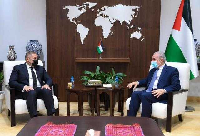 رئيس البعثة المصرية يلتقي رئيس الوزراء الفلسطيني لبحث ترتيبات دعم غزة