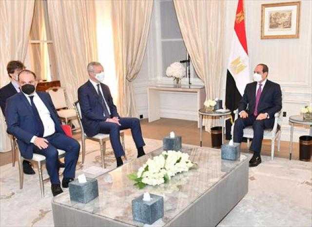 في مقر إقامته بباريس.. الرئيس السيسي يستقبل وزير الاقتصاد الفرنسي