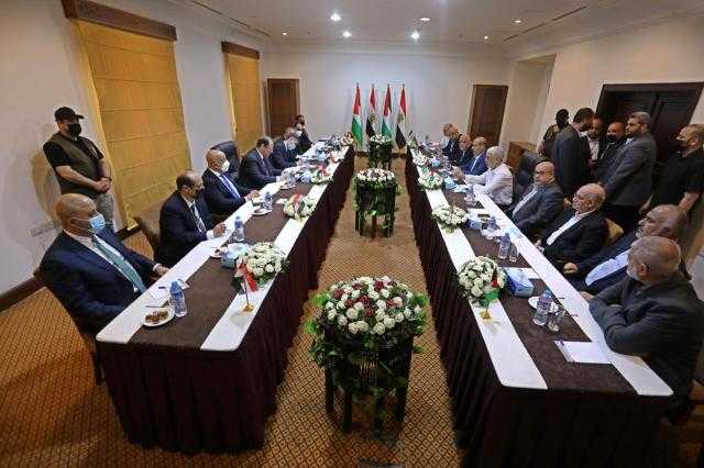 شاهد.. انتهاء اجتماع عباس كامل مع الفصائل الفلسطينية في غزة