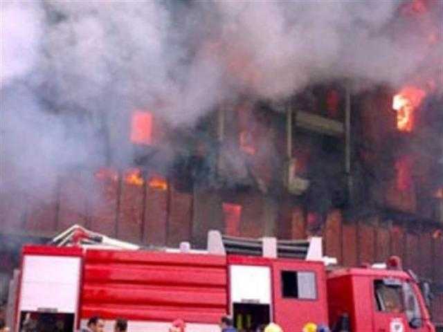 السيطرة على حريق بمصنعين في العاشر من رمضان