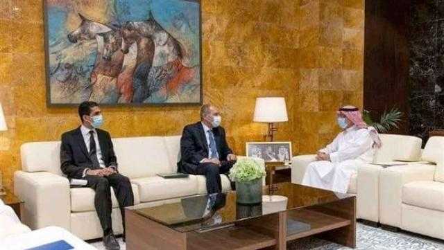سفير مصر بالرياض يبحث مع رئيس «الطيران السعودية» استعادة حركة السفر بين البلدين