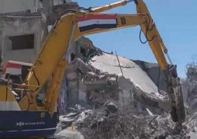 بالفيديو.. بدء إزالة أنقاض الأبراج في غزة بمشاركة الآليات المصرية