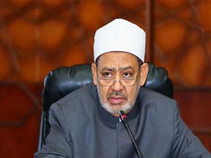 شيخ الأزهر يعزي إندونيسيا في ضحايا حادث تدافع المشجعين بملعب كرة قدم
