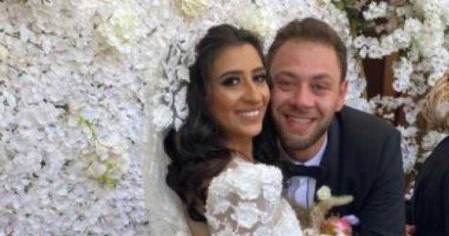 محمد على رزق يحتفل بزفافه على فتاة من خارج الوسط الفني