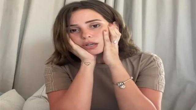 وفاة والد الفنانة إيمان العاصي
