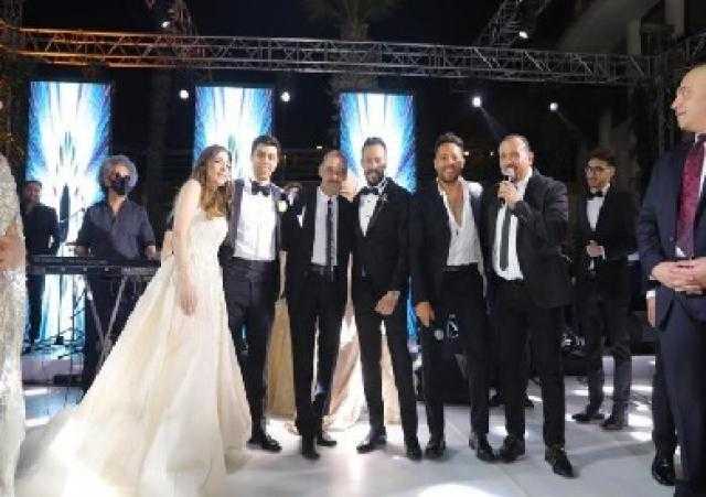 شاهد.. احتفال مصطفى قمر بزفاف نجله إياد